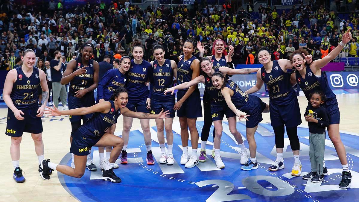 Kadınlar Euroleague'de 2. kez şampiyon 🏆 olan Fenerbahçe Alagöz Holding Kadın Basketbol 🏀 takımını tebrik ediyorum. Tarihi bir başarıya imza attınız 💛💙