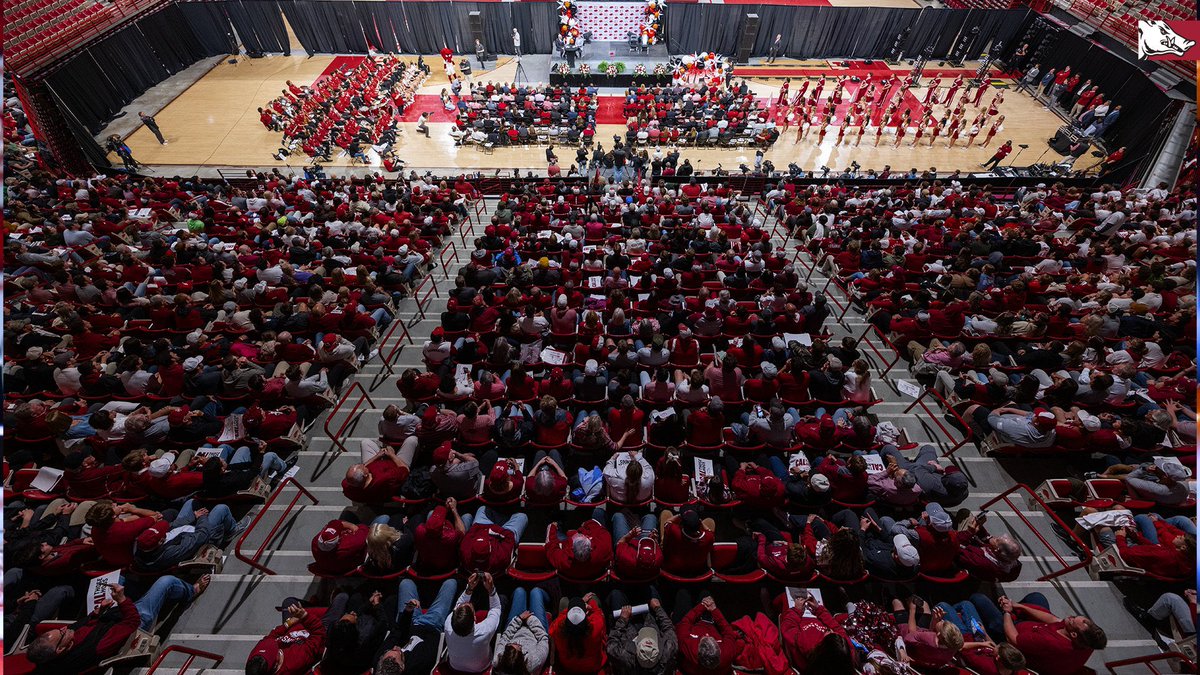 TristanUda's tweet image. The Kentucky crowd at Mark Pope’s introductory press conference.

The Arkansas crowd at John Calipari’s press conference.

Kentucky basketball is different.