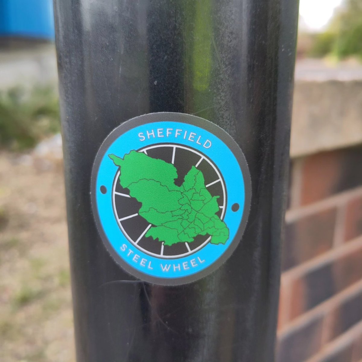 Steel Wheel waymarker stickers, can now be found along parts of the route. Have you found any yet? Full proposal can be found at sheffieldenvironmental.net/sheffsteelwheel #SheffSteelWheel