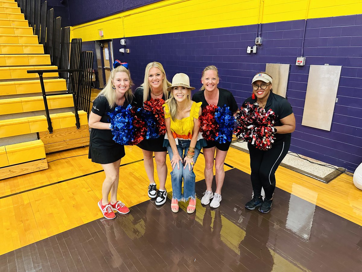 Love these dedicated cheerleaders!!! Sunday cheer for RISD vs Harlem Wizards! Go Pearce LC💙🤩