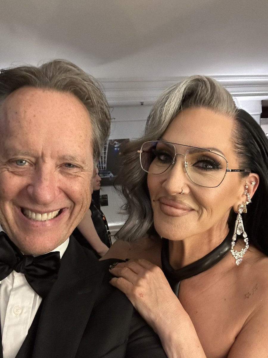 DELIGHTED to co-present BEST NEW MUSICAL @OlivierAwards this evening with my DragRace pal @michellevisage , hosted by @hanwaddingham to @mincemeatlive OPERATION MINCEMEAT!! 👏👏👏👏👏👏👏👏