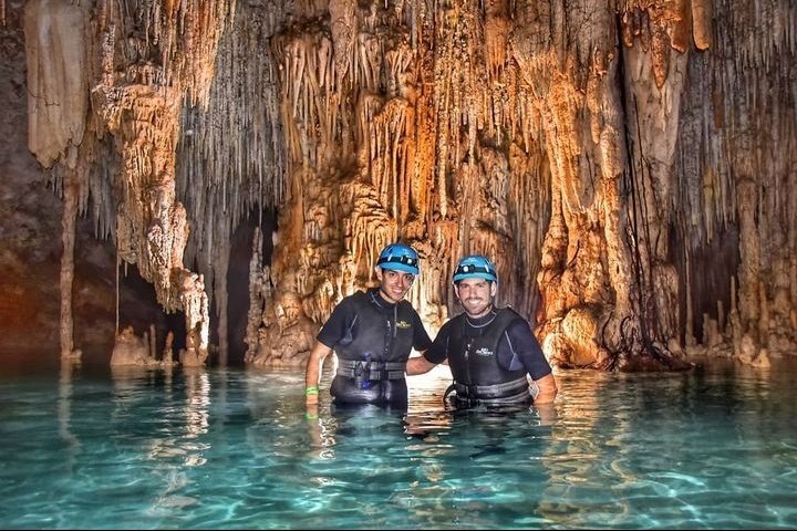💜: Trollino esta en México, en su historia de Instagram se le veía solo pero hay posibilidades de que Mikecrack este con el
Si esto es correcto podríamos tener nuevas fotos después de más de 6 años de su invitación a la Concomics de Guadalajara 🥹