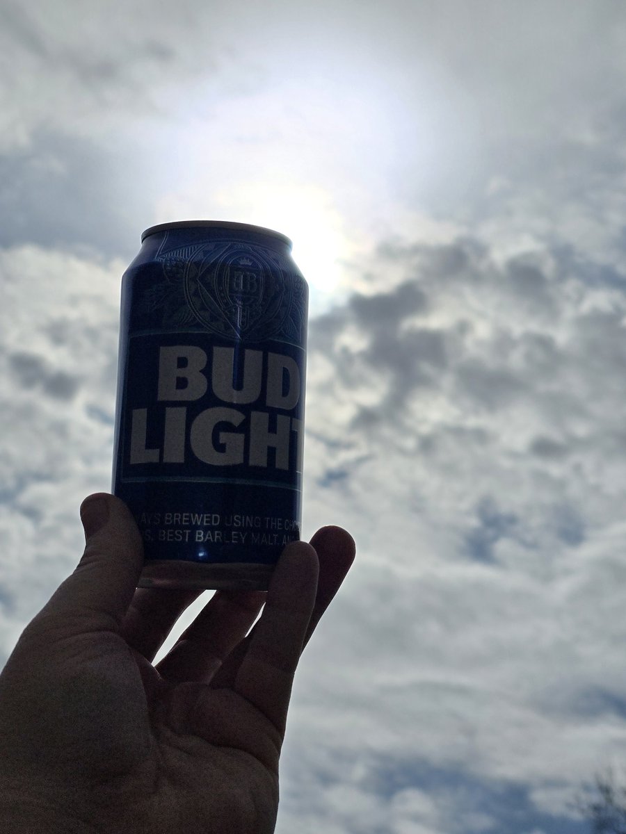 suns out buds out @budlight