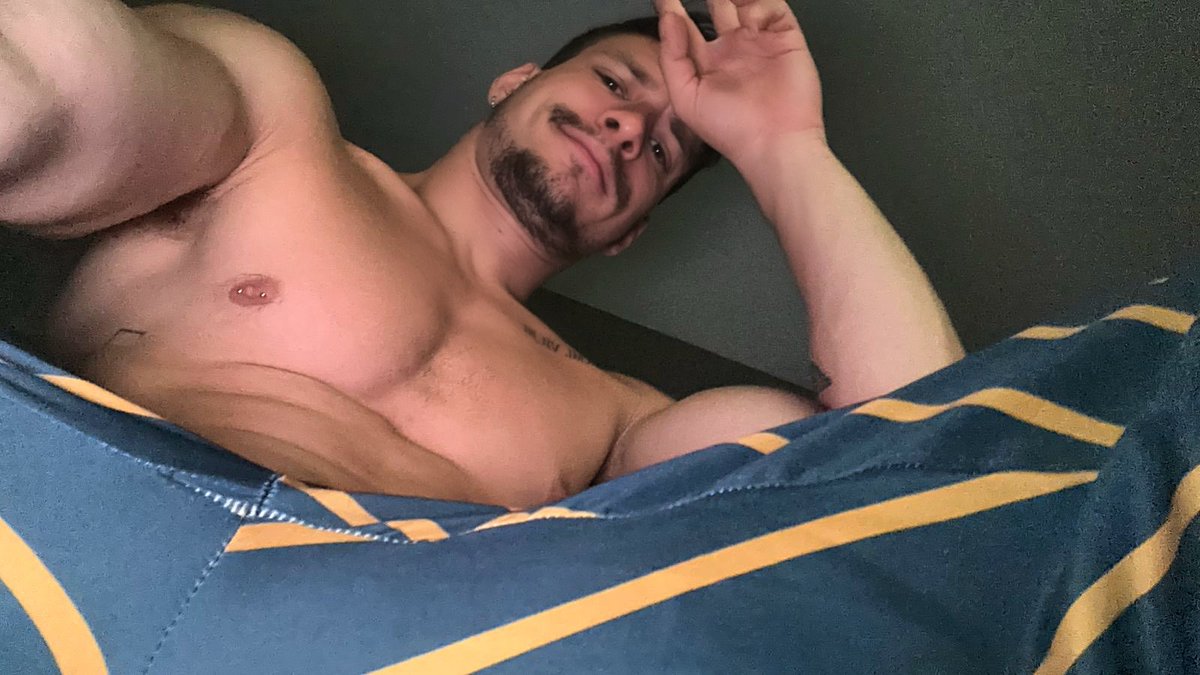 LucasDuarteHot's tweet photo. Así con pijama o de la otra manera https://t.co/HSsmGwqnl0