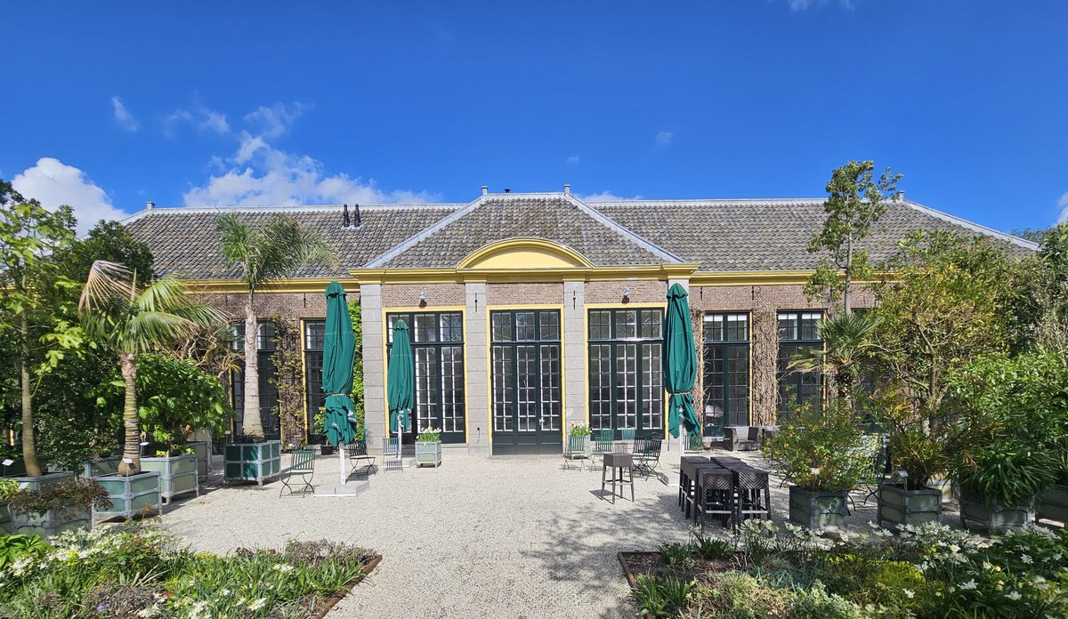 fnks35's tweet photo. #AlphabetChallenge 
#WeekO
O is for Orangery
The orangery of the Hortus Botanicus in #Leiden was built between 1744-1745. During the winter months, the container plants are stored here. After the winter months, the orangery is used for receptions and lectures, among other things https://t.co/K1M6pt92Lb