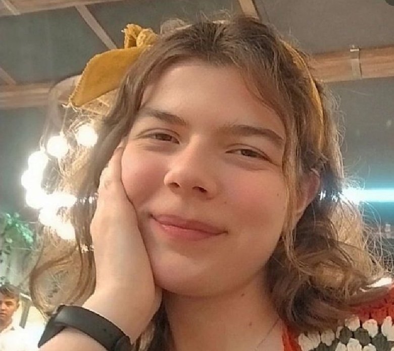 Ece Nur 16 yaşında kalp krizi sonucu hayatını kaybetti.. Bu yaşta yaşadığı yoğun stres ve özellikle kronik stres sonucu... Haksızlık ve adaletsizlik bazı insanlar için çok ciddi travmalar oluşturur... Çocukların ve gençlerin hayata bağlanması için adalet duygusu çok önemlidir...