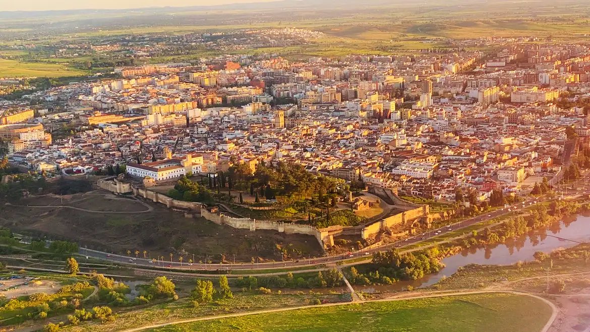 Badajoz a vista de pájaro. Fotaza de Manolo Cortes🛩️ #BellaBadajoz