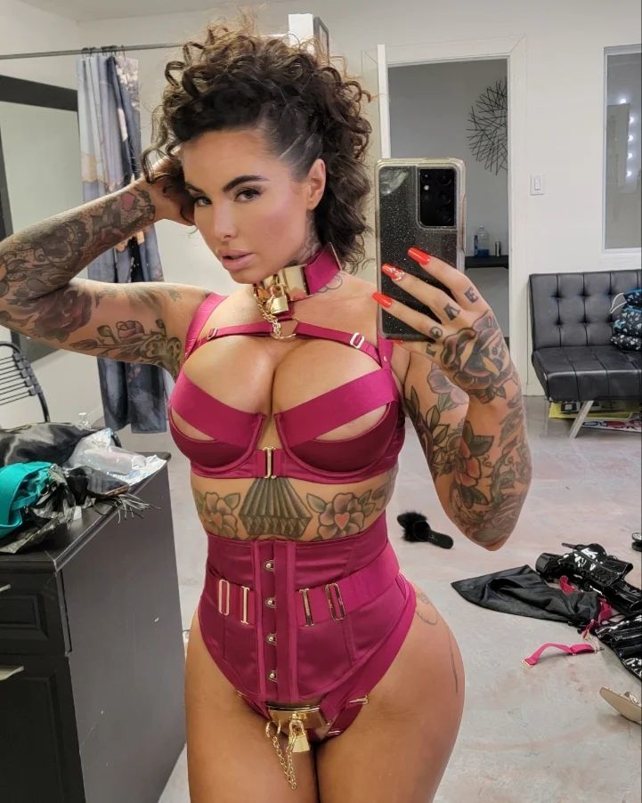 Hey everybody! I might not be very active today -- just checked in for a minute. I spent the day with my parents and my GF isn't feeling so well. I'll try to post some stuff tonight, though -- if I can't, I'll be back tomorrow 💫 @ChristyMack 👑 #MACKEVERYDAY