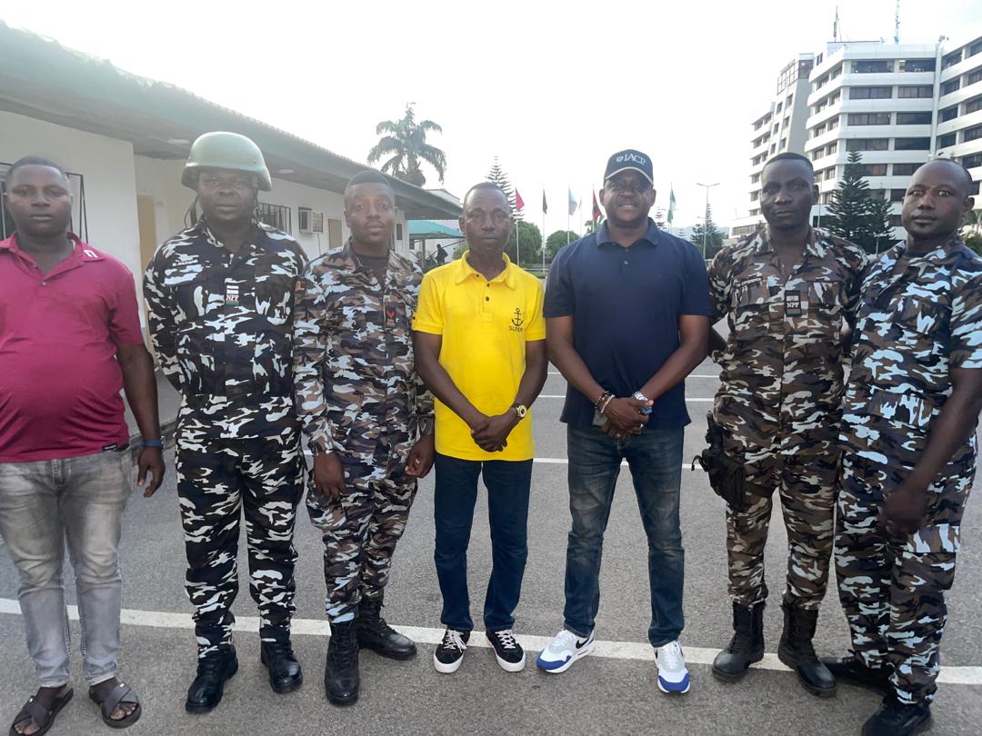 These are the men attached to a patrol team in Taraba, who rejected the bribe of 800k plus at their point. Their professional act led to the arrest of many bandits and the recovery of many arms and ammunition. They are being rewarded. Congrats to you, my good officers. You are…