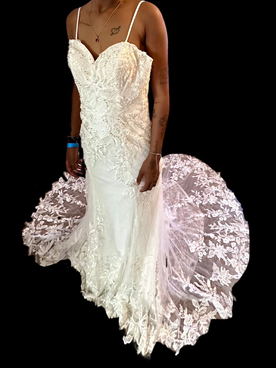 nini_williams7's tweet photo. FOR SALE: $2,800‼️ Christina Wu Cathedral Strapless Mermaid Wedding Dress.
• Size 10
• Ivory and Silver
• Lace Material
• Limited Edition 

#christinawu #weddingdressforsale 
#weddingdress https://t.co/7eBgUeXytA