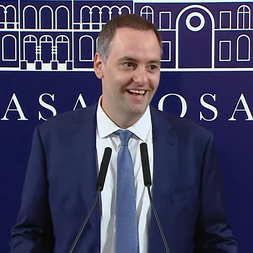 MatiAromi's tweet photo. Manuel Adorni en su primer conferencia / Manuel Adorni en la conferencia de hace minutos. Fin. https://t.co/giNz8PtVHV