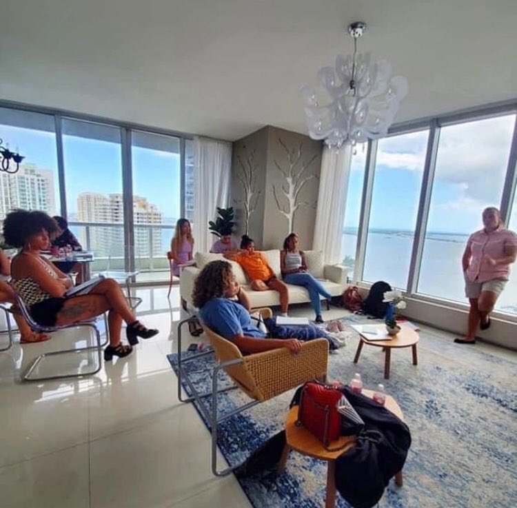 Invest R$10,000 Reais to earn R$100, 000 Reais 
If you are interested in looking at the table, ask me how it works by sending me a message directly