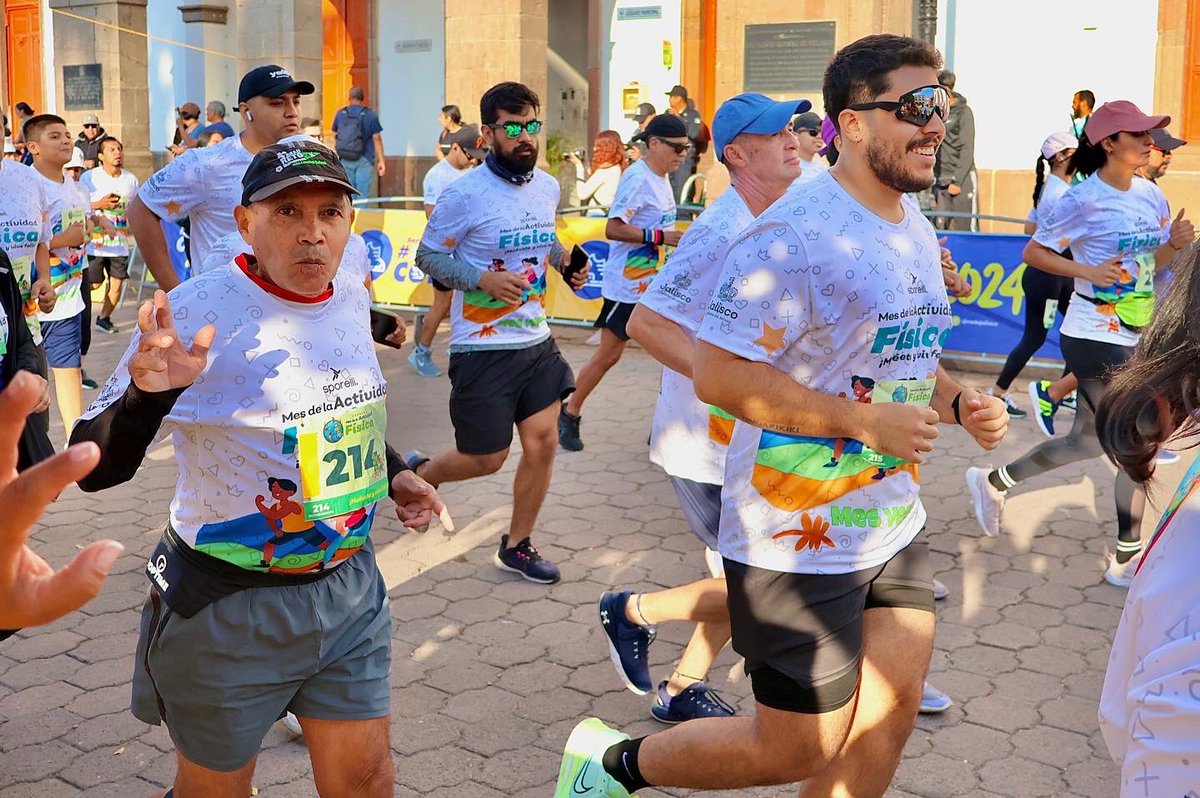 Productoranica's tweet photo. Hoy nos toco acompañar a nuestros corredores de Casa Productora NICA🏃🏻🏃🏻
Te invitamos a ser parte de nuestro grupo donde aparte de la Cultura, fomentamos el deporte
.
-Entrenamientos personalizados
-Asesorías nutricionales 
-Rutinas especiales
-Información adicional https://t.co/U4HQ3mlG1L