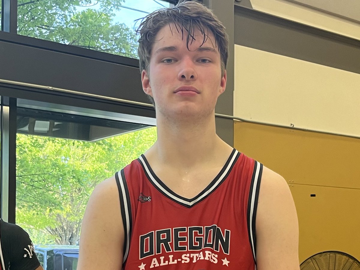 Huge second half for the Oregon Gatorade Player of the Year, <a href="/CCHS_BoysBall/">Cascade Christian Boys Basketball</a> senior <a href="/AustinMaurer7/">Austin Maurer</a>. 14 of his 16 points with some tough finishes inside and some big blocks on the defensive end.