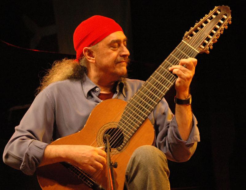 Egberto Gismonti on 10-strings guitar - London, 2014
youtube.com/watch?v=rdr6Xk…
#brazilianmusic #jazz,#art #guitar #piano #jazzlegend #ecmrecords #braziljazz  #guitarsolo