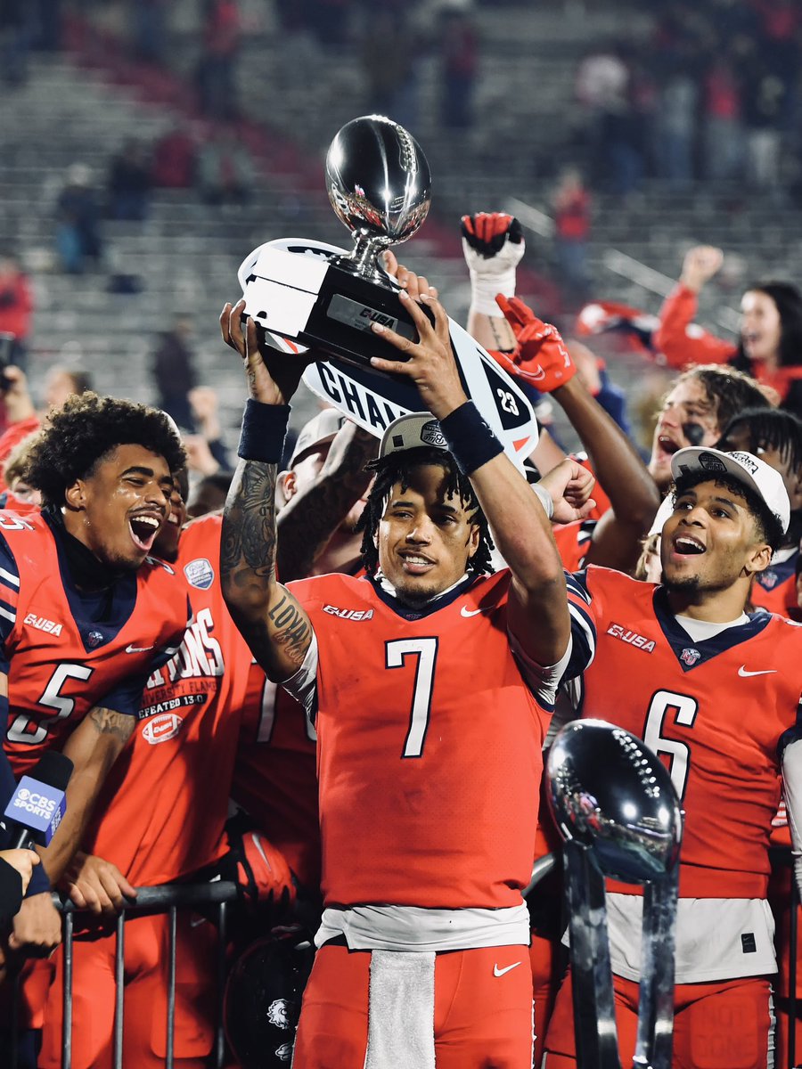 #AGTG After a great talk with @Tony_TDUB AM BLESSED TO RECEIVE AN OFFER FROM LIBERTY UNIVERSITY #goeagles @samspiegs @DynastyUrec @PrepRedzoneLA @DPTnola @LAvsAllYall @247Sports @lynarise @coach_tblack @One11Recruiting