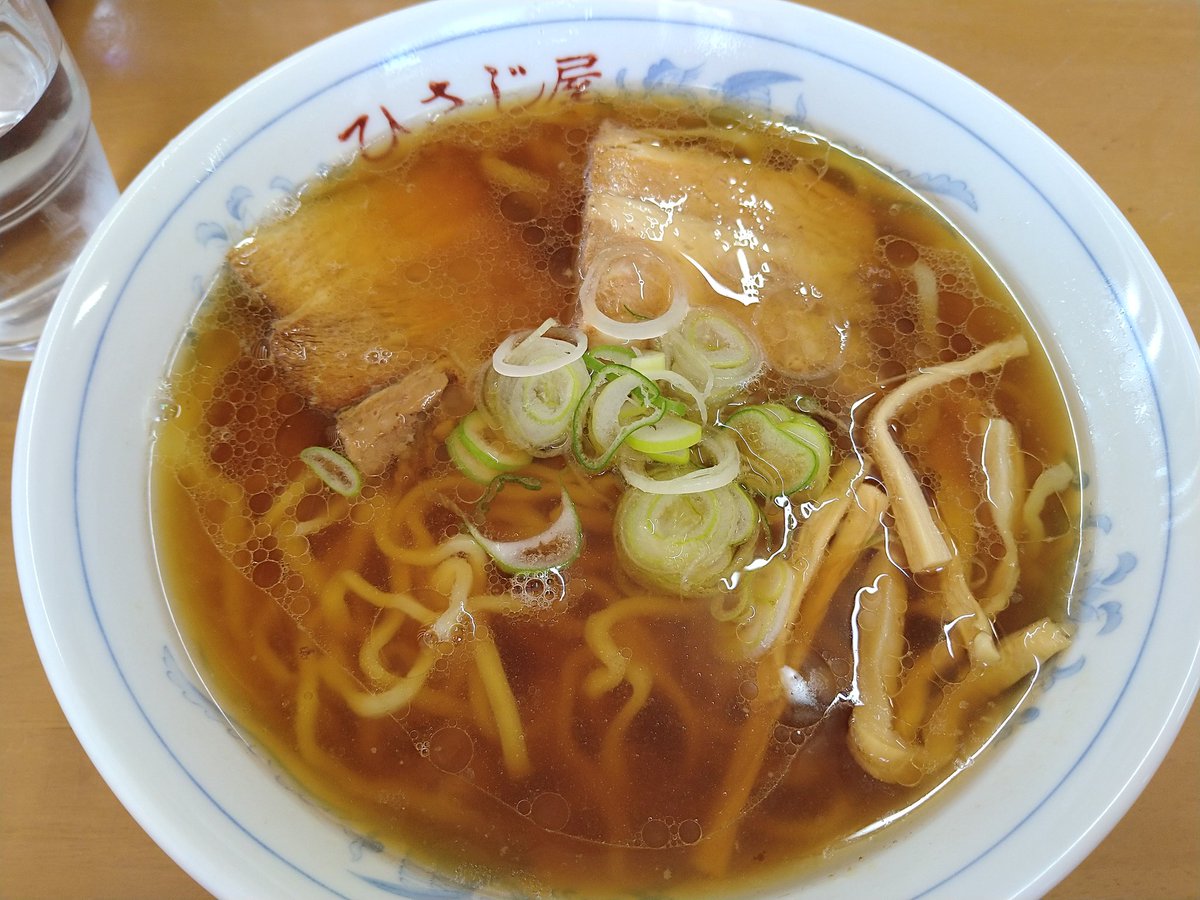 MinnMinazuki's tweet photo. 喜多方探求　その6
ひさじ屋さん
チャーシューが絶品。
スープは、どこかおでんのつゆを感じさせるような味わいで、それでいてスッキリ、あとひく美味しさ😋
ごちそうさまでした😊
昨日の喜多方市内は大変大賑わいでした😲桜が見頃をむかえとってもキレイ🌸 https://t.co/GRohO9tKjS
