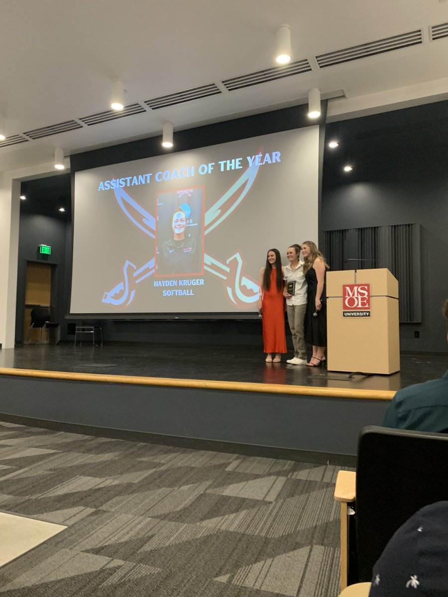 msoe_softball's tweet photo. What a wonderful evening at the Roscoes! Congratulations to our Senior of the Year and Assistant Coach of the Year! Shout out to @MSOE_SAAC for such a fun event! #TheRaiderWay ⚔️ https://t.co/lSAKfZX4nr