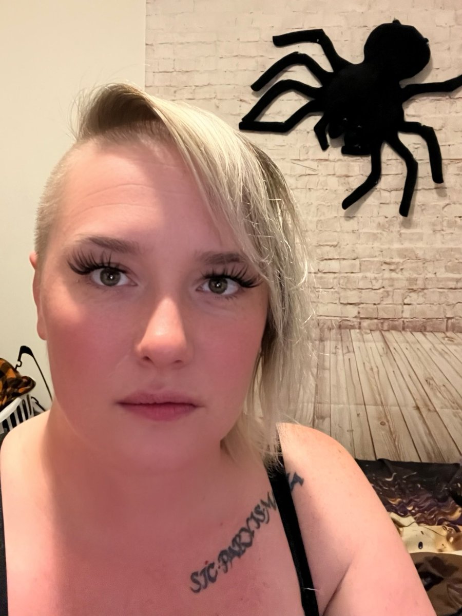 Live now on twitch. Come watch me fuck spiders up. Twitch.tv/jessickahavok