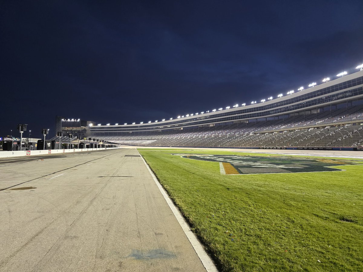 The track is finally quiet at 8:30, so much for Texas putting on a boring race huh!