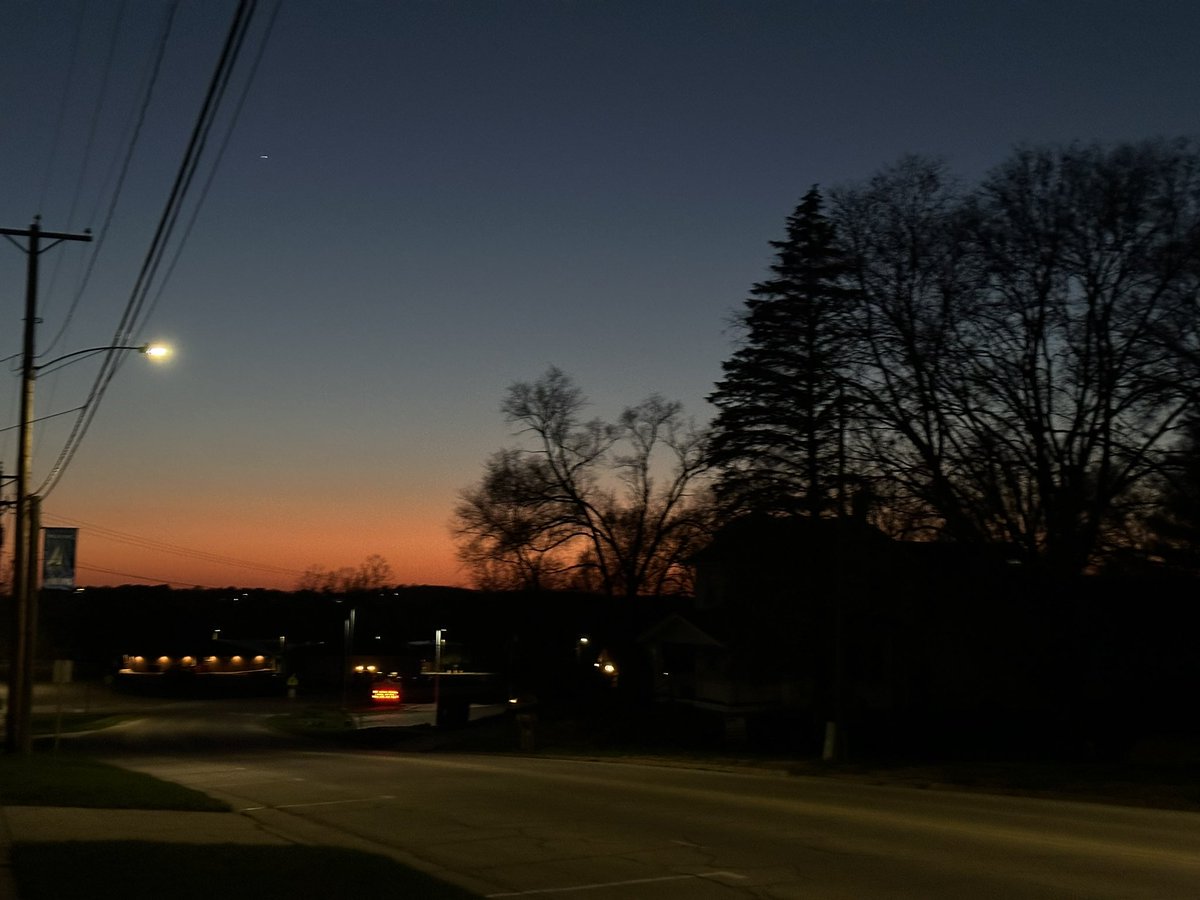 beat_root_'s tweet photo. i love dusk !!!!!! https://t.co/aIQQQPujWP