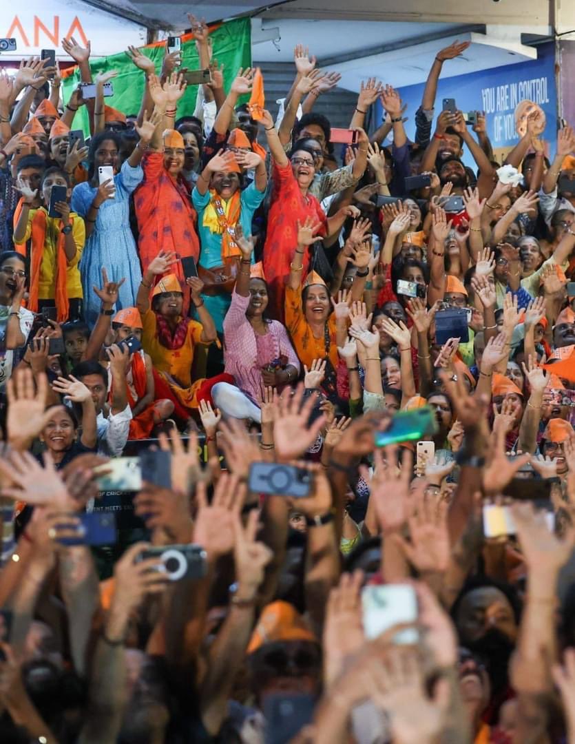 Nation lovers of Mangaluru came onto streets to welcome & greet their beloved leader PM Sri @narendramodi . Arabian Sea besides & sea of supporters competed with each other yesterday .