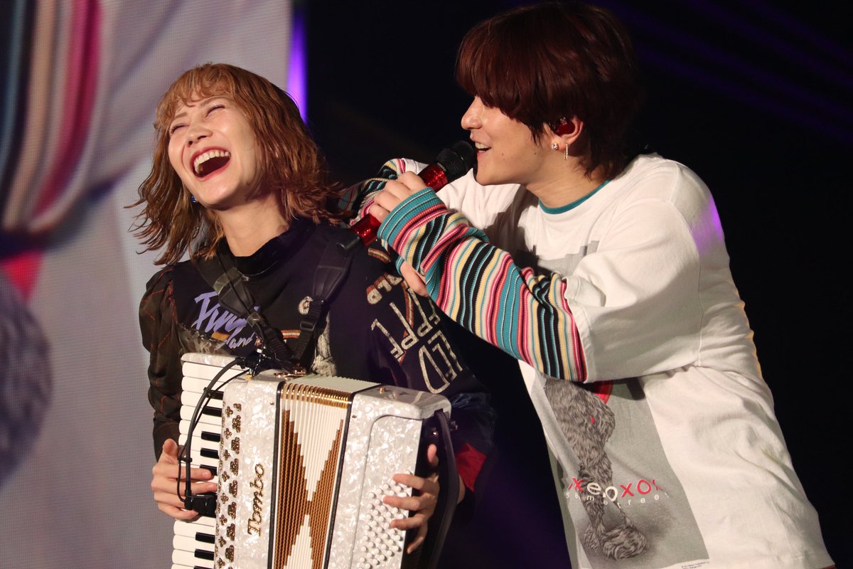 yumarusekaowa's tweet photo. 『Doragon Night』   広島Day2

人はそれぞれ正義があって
争い合うのは仕方ないのかも知れない
だけど僕の正義がきっと
‘’君‘’を傷付けていたんだね

@fromsekaowa 
@saori_skow 

 #深海ネタバレ
 #セカオワ
 #SEKAINOOWARI https://t.co/KiaBOTloh0