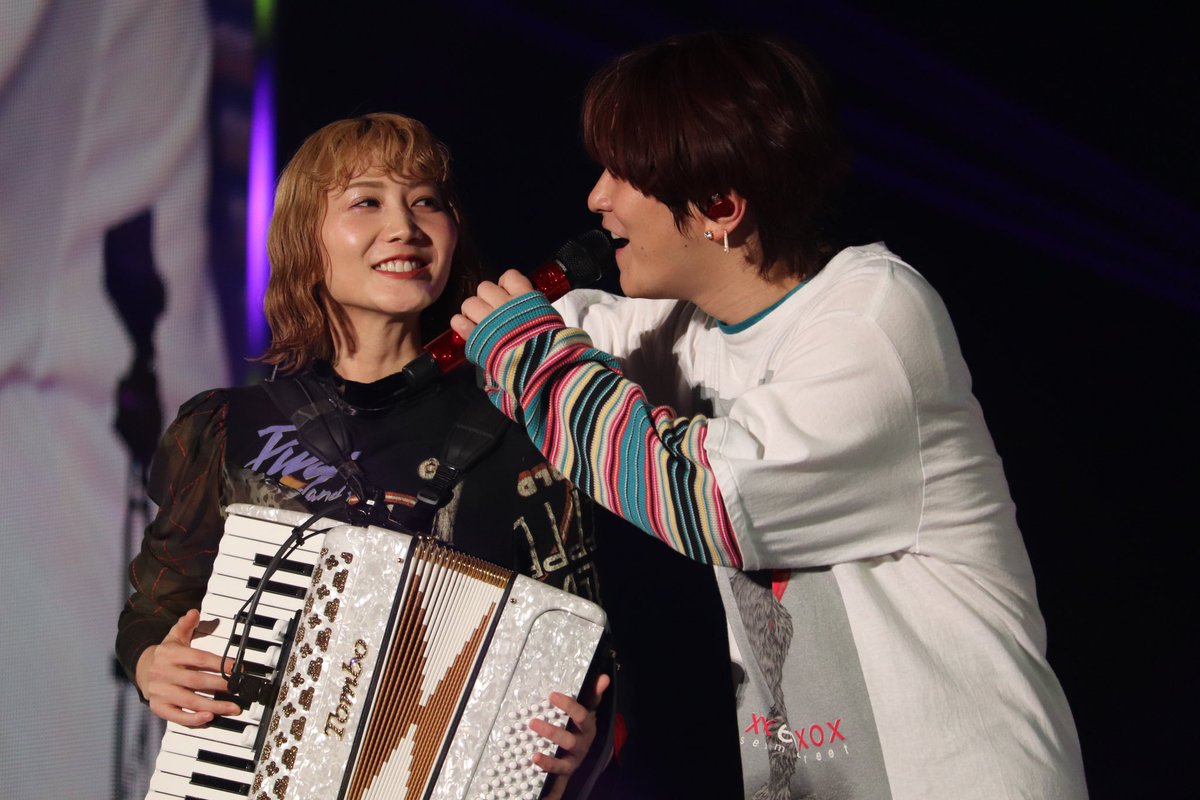 yumarusekaowa's tweet photo. 『Doragon Night』   広島Day2

人はそれぞれ正義があって
争い合うのは仕方ないのかも知れない
だけど僕の正義がきっと
‘’君‘’を傷付けていたんだね

@fromsekaowa 
@saori_skow 

 #深海ネタバレ
 #セカオワ
 #SEKAINOOWARI https://t.co/KiaBOTloh0