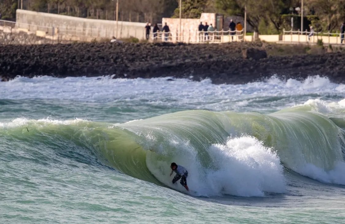 Going below sea level in an Italian surf contest #surfcontestitalianstyle #sickpit #italyhasbarrels Photo credit: @fabiopalmerini #italiansurf #saltwater #surf #surfingitaly #surfitaly #wave #italy #italiansurfers #surfing #surfingitaly #italiansurf #surfitaly #firing