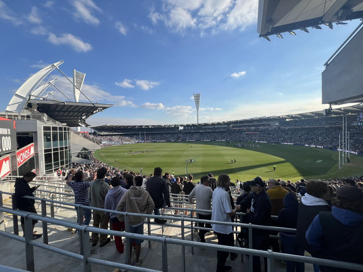 vwboi73's tweet photo. Love the new stand at GMHBA @GeelongCats best standing room ever #GoCats https://t.co/ecrzNt0vPy