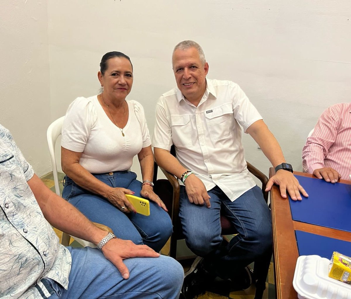 (4) JERICÓ
<a href="/alcaldia_jerico/">Alcaldía Jericó Antioquia</a>

Mauro Palacio Dirigente Dptal CONSENSO.

Martha Espinosa Ex-cjla de 3 períodos <a href="/soyconservador/">Partido Conservador</a>

Parte importante de nuestros amigos electores y copartidarios en Jericó.

"PRESENCIA y COMPROMISO"

Sab 13 Abr 👇