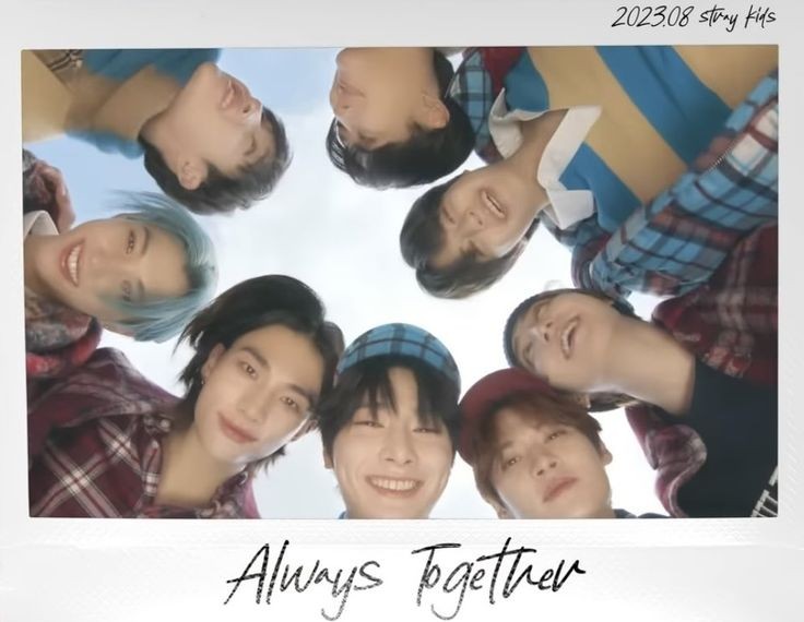 "En algún momento, creo que la amistad es una emoción fuerte. Ya han pasado 7 años desde nuestro debut pero el afecto de los miembros sigue siendo especial. Si esta amistad se convierte en mi pilar de apoyo, creo que no tengo nada que temer en el futuro"

~Hyunjin para Elle Korea