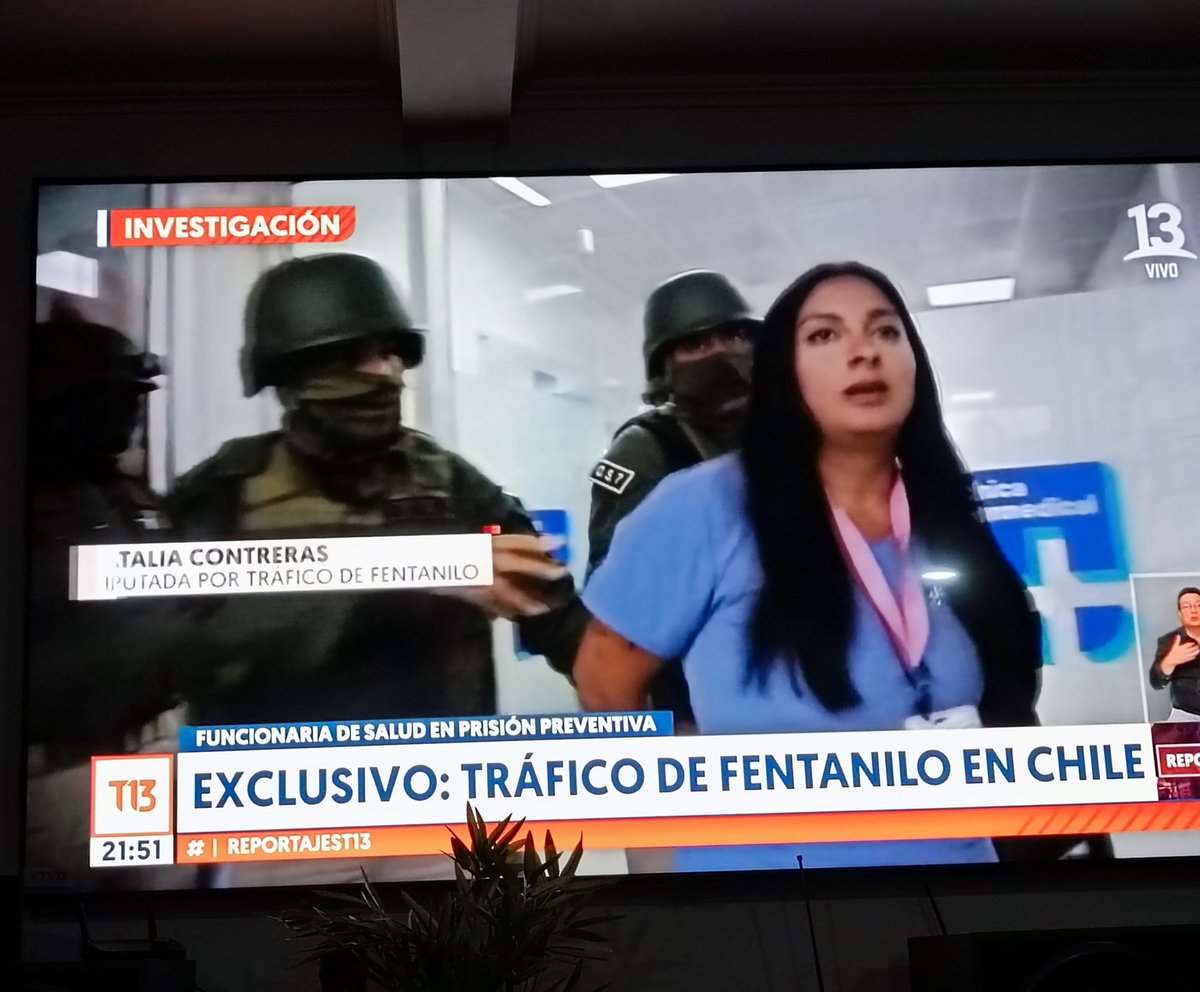 En el canal 13 están mostrando Una TENS que robaba y traficaba fentanilo, que pena que ya están traficando la droga zombie en Chile, desaparecen las ampollas y a los pacientes terminales le inyectan paracetamol o quizás que cosa😤
