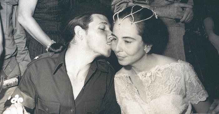 En el Día Internacional del Beso, la @ecsanluis les comparte texto publicado en el libro Raúl Castro, un hombre en Revolución, donde se declara el romance de Vilma Espín y Raúl Castro; y porque no, también donde pudo existir un beso… Véalo en: capitansanluis.cu/es/content/el-…