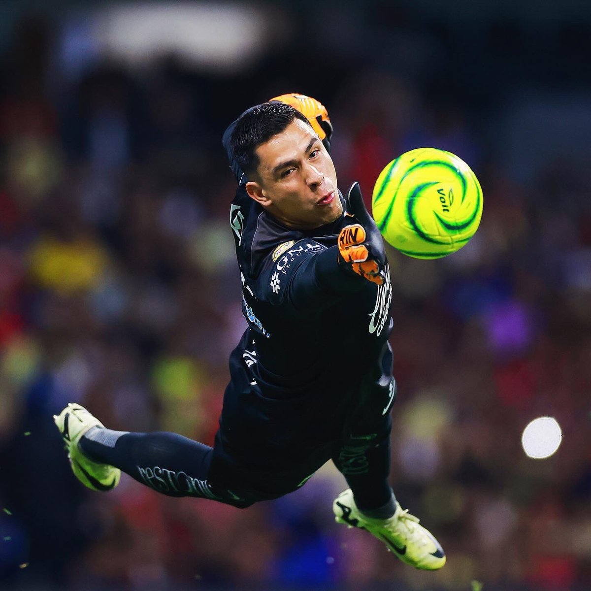 imago7's tweet photo. @angel_malagonv 🧤🔥 https://t.co/vhUPd0hA4p