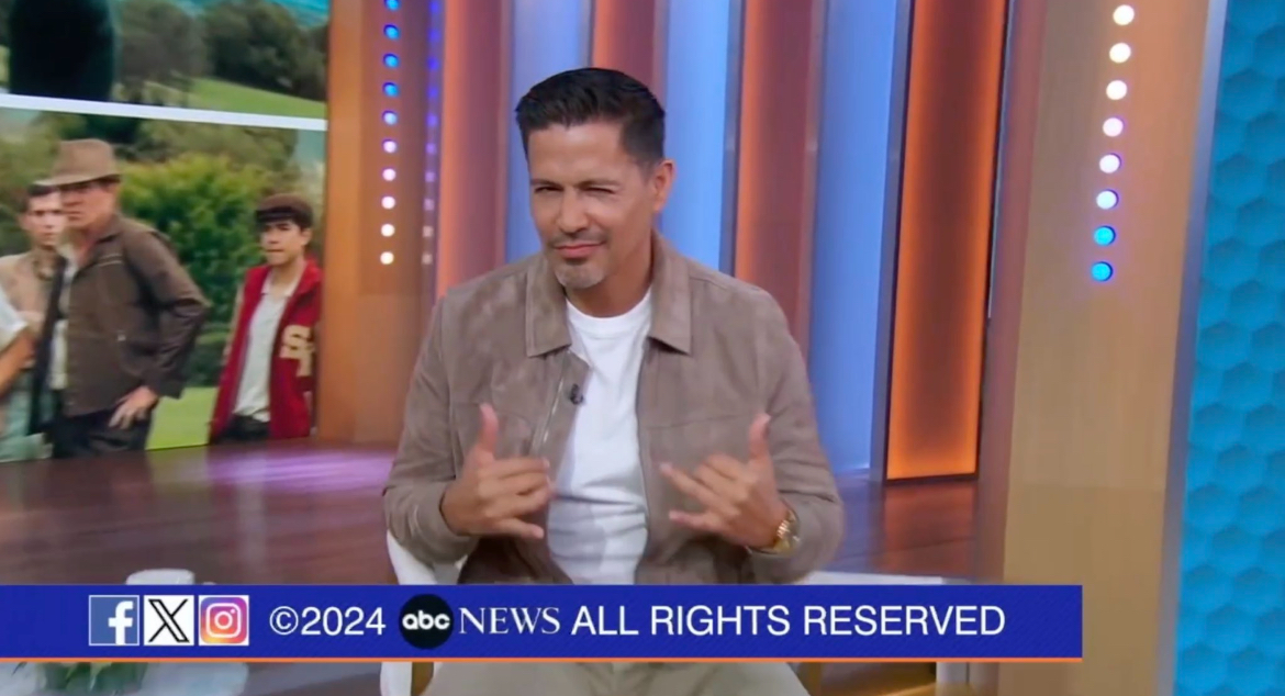 magnumpihq's tweet photo. 🚨Ohana, Let's keep fighting to #SaveMagnumPI

We've had signs @StephenHillActs &amp; his #IslandHoppers,@jay_hernandez on press tour wearing  #MagnumPI shirt,his shaka on abc &amp; @ImAndreJackson w/ his gif when asked should we keep fighting!

WE ARE NOT DONE!♥️🤙
#MakeMagnumStreamable https://t.co/4iK8Sb9VR8