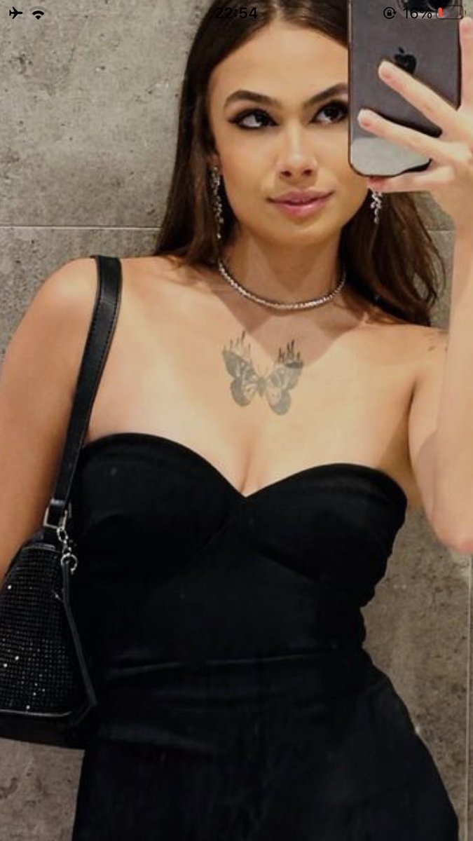 Xmidnightdark's tweet photo. isinha 
bem novinha 
mas já tem cara de malvada na hora H 😈 https://t.co/U6cWWQ1qay