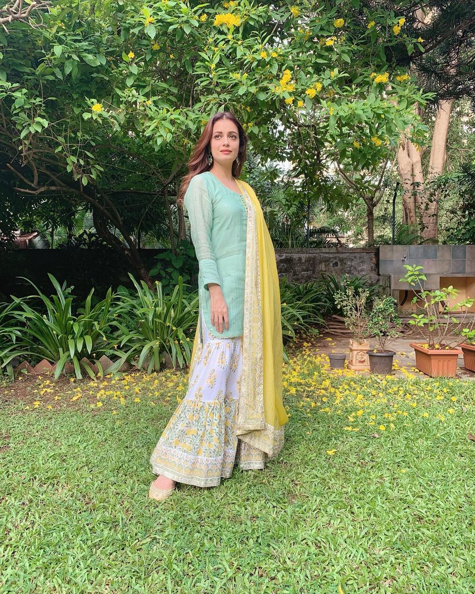 Celebs prove that cotton sharara sets are exactly what you need to lounge in at home: trib.al/yyNAUvM