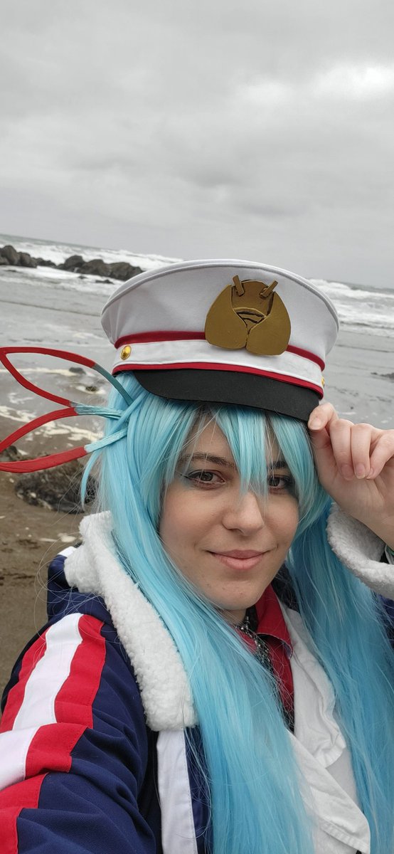 More of Miku from the coast today! God I love going to the coast. 
#SnowMiku2022 #OregonCoast #beach #coast #cosplay #vocaloid