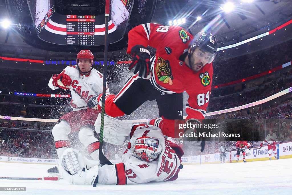 INCOMING! 🏒💥 @Canes @NHLBlackhawks #NHL 📸: @MichaelMReaves