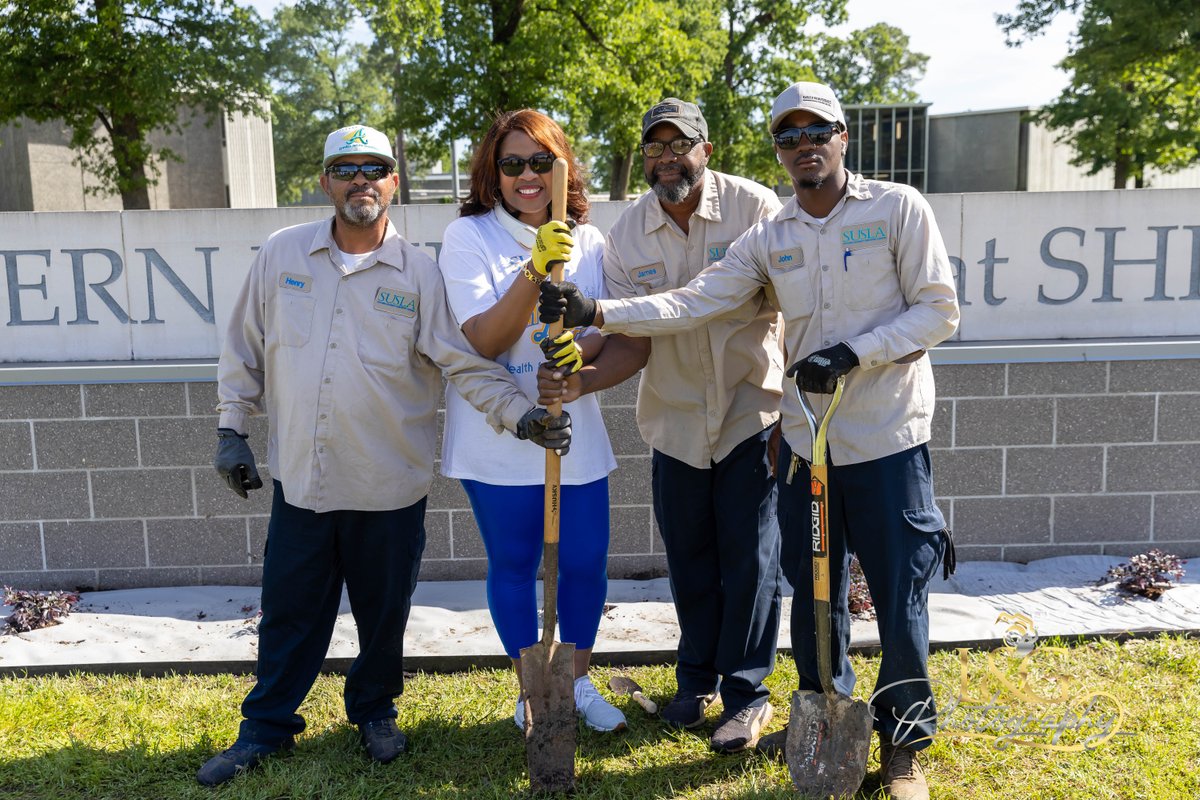 Dr. Aubra Gantt, Chancellor of Southern University along with faculty, staff , alumni and community partners took on a campus beautification project to kick off Investiture Week. Participants rolled up their sleeves to freshen up key areas around campus. #SUSLAbeautificationday