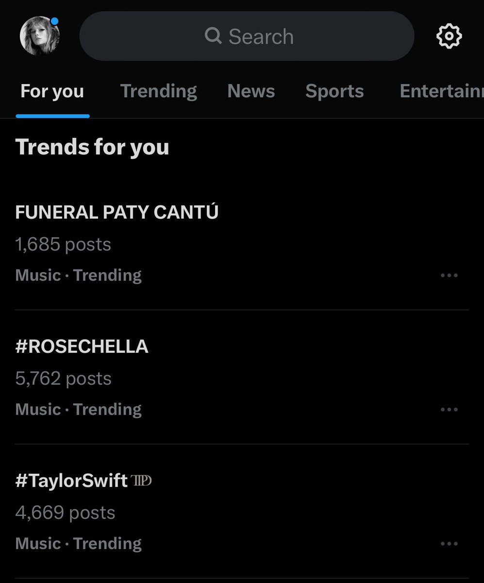 LaPuercaylor's tweet photo. ENTRE A LAS TENDENCIAS NO ASUSTEN NO MAMEN COMO QUE FUNERAL DE PATY CANTÚ https://t.co/l7k9IZqHXT