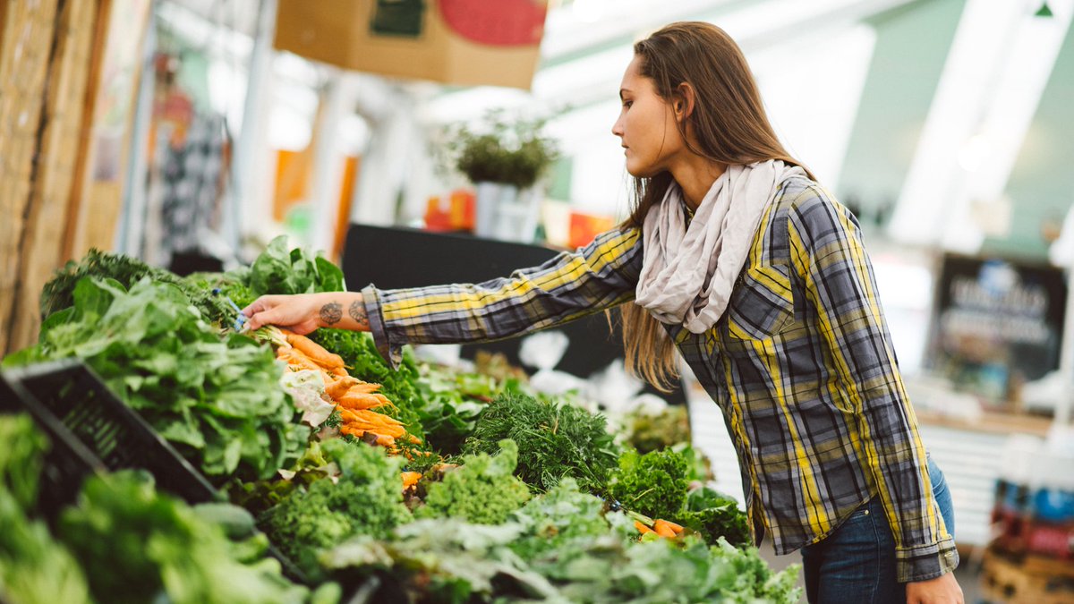 If you love finding deals and steals🤑, these tips for planning & shopping for plant-packed meals & snacks will up your game! Get the tips: bit.ly/3TOubLm #haveaplant #budgetshopping #shopsmart #groceryhaul