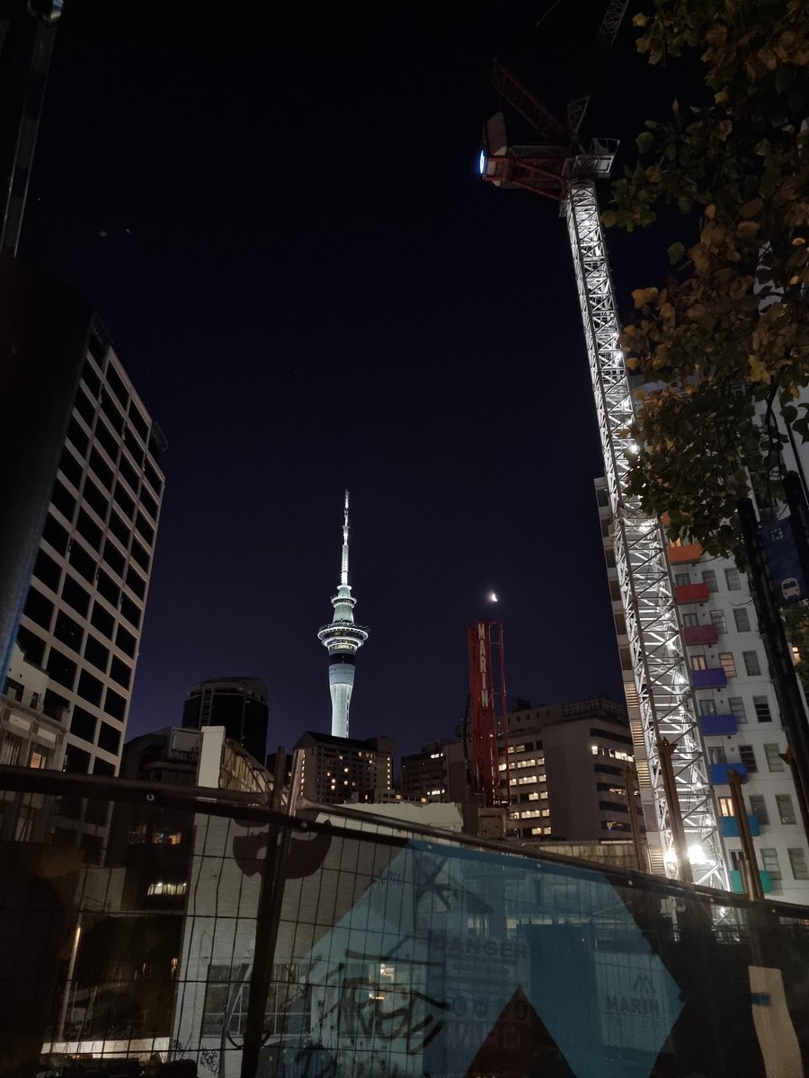 guys it was so cold last night but the skytower always looks pretty