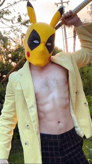 #deadpool #pikachu https://t.co/s2vL89iMUH