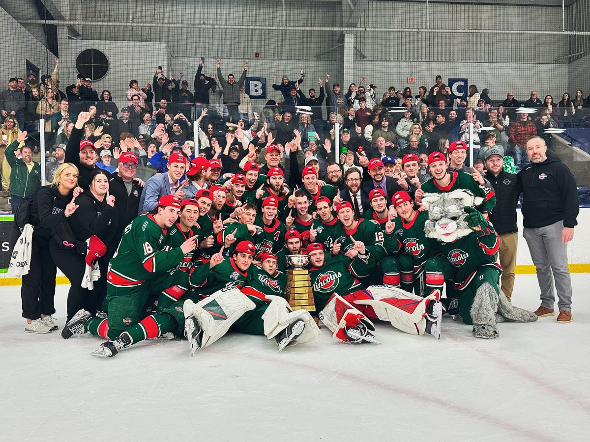 WESTERN CONFERENCE CHAMPIONS - The @stmlincolns bring home the Bill Weir trophy for the first time since 1994! The Lincolns defeat London 5-2 tonight in Game 7. #LocalSports #GOJHL #519Champions @GOJHL