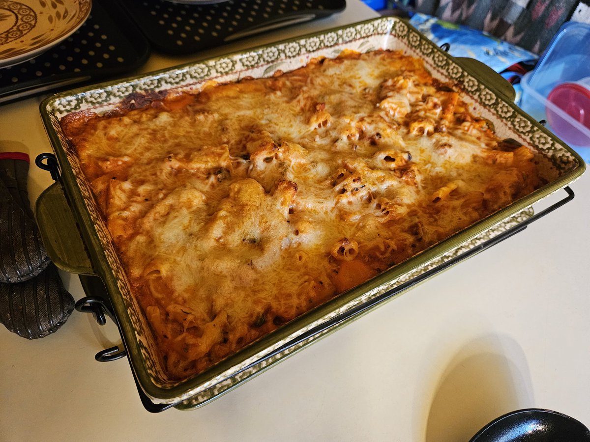 It's Sunday so that means pasta... so here's some baked ziti with sausage to make dinner sizzle! #food #foodies #Italian #pasta #dinner #yummy #Philly #Philadelphia