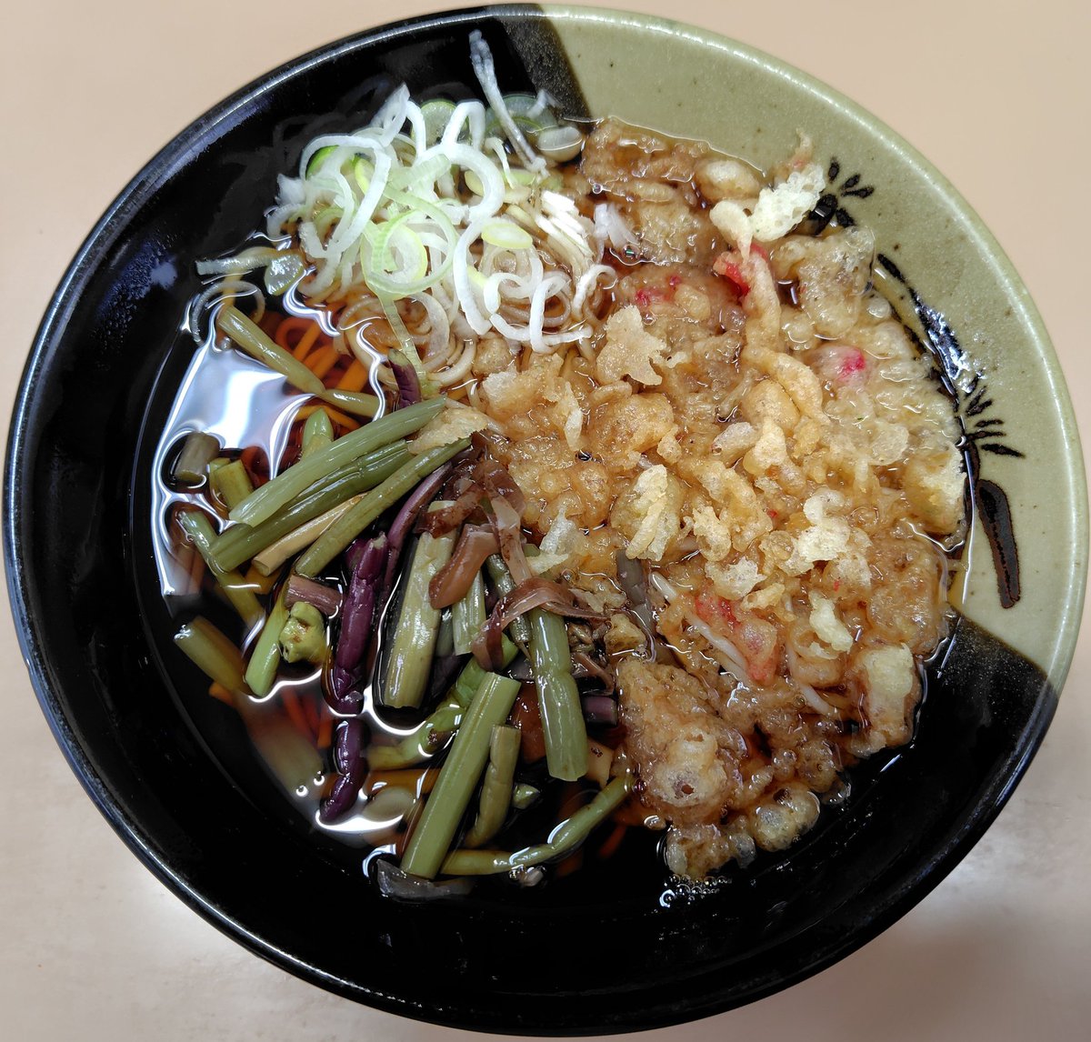 かしやま 田端
山菜たぬきそば

美味しかったです
ごちそうさまでした🙏
#路麺