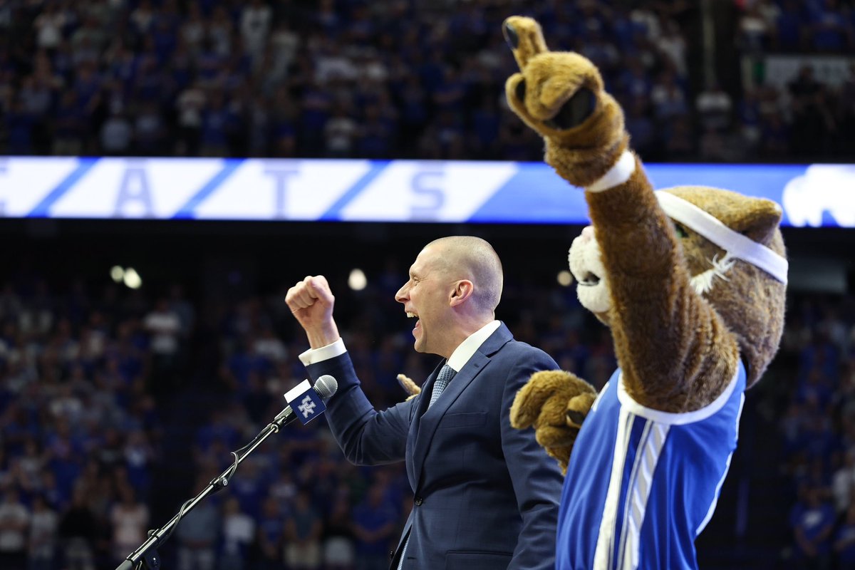 Silas Walker (@silasiwalker) on Twitter photo Hard to capture that Rupp Arena had standing room only for new head coach Mark Pope’s introduction. <a href="/KentuckySports/">Herald-Leader Sports</a> <a href="/heraldleader/">Lexington Herald-Leader</a> <a href="/BenRobertsHL/">Ben Roberts</a> Hard to capture that Rupp Arena had standing room only for new head coach Mark Pope’s introduction. <a href="/KentuckySports/">Herald-Leader Sports</a> <a href="/heraldleader/">Lexington Herald-Leader</a> <a href="/BenRobertsHL/">Ben Roberts</a>