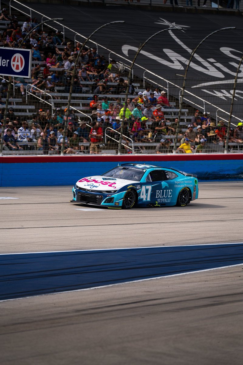 Top 10 stage points! Ending stage 2 P8. 165 of 267 laps. #teamchevy #stenhousejr #bluebuffalo #NASCAR